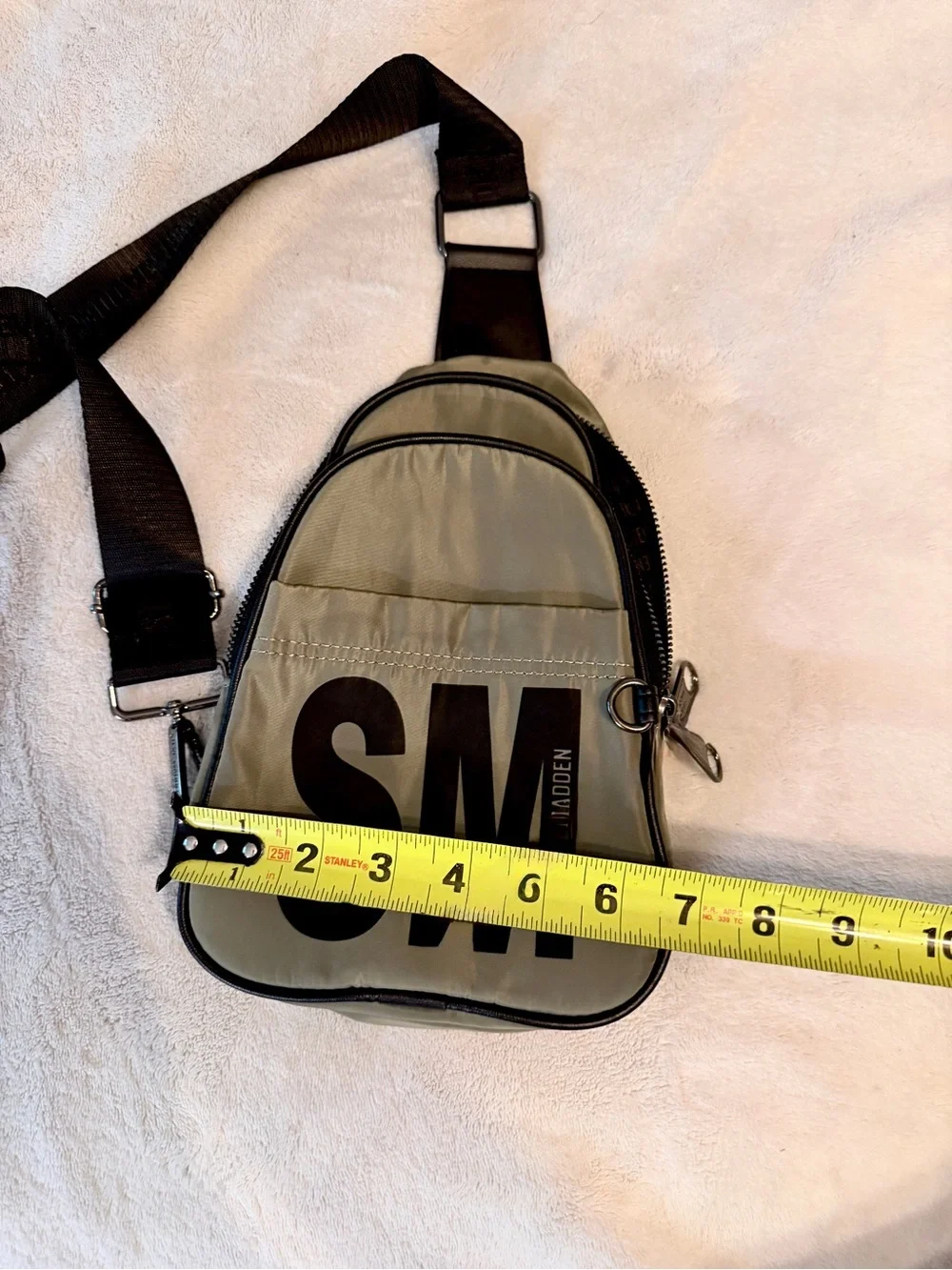 Steve Madden compact sling